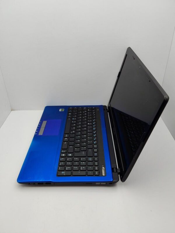 Ноутбук Asus K53 / 15.6" (1366x768) TN / Intel Core i3-2310M (2 (4) ядра по 2.1 GHz) / 6 GB DDR3 / 320 GB HDD / nVidia GeForce GT 520M, 1 GB DDR3, 64-bit / WebCam - Зображення 6