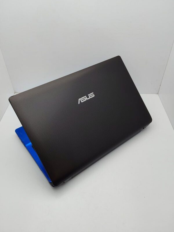 Ноутбук Asus K53 / 15.6" (1366x768) TN / Intel Core i3-2310M (2 (4) ядра по 2.1 GHz) / 6 GB DDR3 / 320 GB HDD / nVidia GeForce GT 520M, 1 GB DDR3, 64-bit / WebCam - Зображення 7