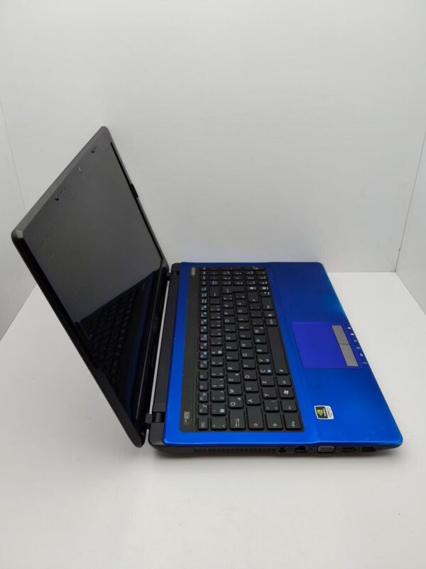 Ноутбук Asus K53 / 15.6" (1366x768) TN / Intel Core i3-2310M (2 (4) ядра по 2.1 GHz) / 6 GB DDR3 / 320 GB HDD / nVidia GeForce GT 520M, 1 GB DDR3, 64-bit / WebCam - Зображення 5