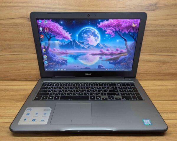 Ноутбук Б-клас Dell Inspiron 5567 / 15.6" (1366x768) TN / Intel Core i5-7200U (2 (4) ядра по 2.5 - 3.1 GHz) / 8 GB DDR4 / 240 GB SSD / Intel HD Graphics 620 / WebCam / Windows 10 - Зображення 2