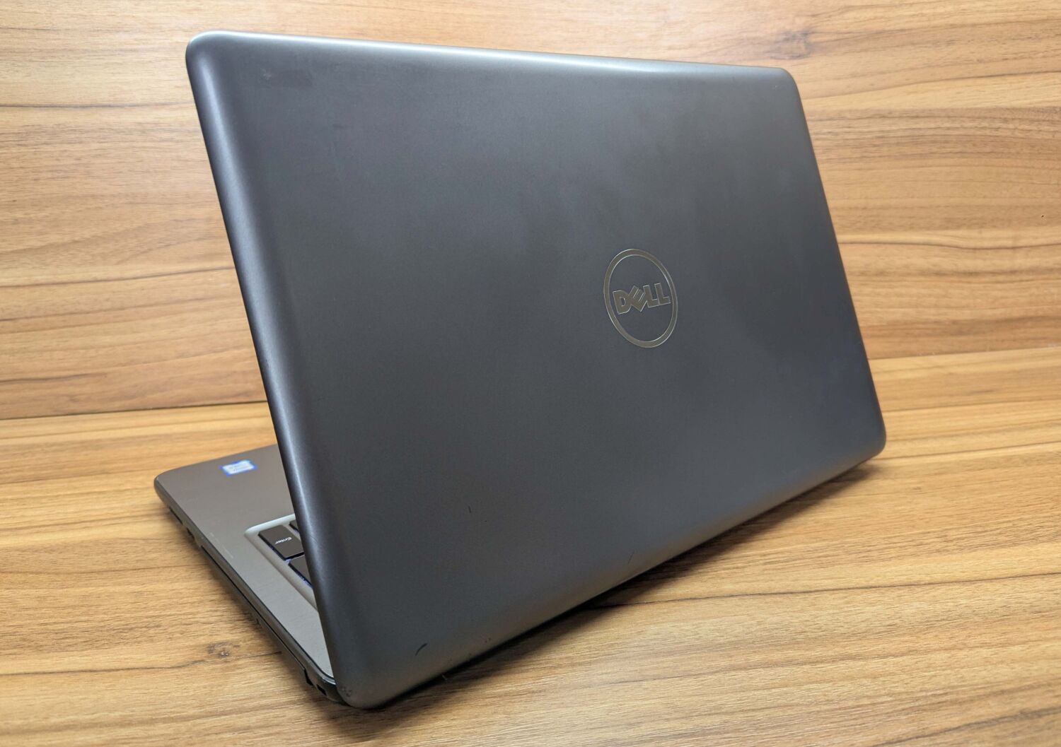 Ноутбук Б-клас Dell Inspiron 5567 / 15.6" (1366x768) TN / Intel Core i5-7200U (2 (4) ядра по 2.5 - 3.1 GHz) / 8 GB DDR4 / 240 GB SSD / Intel HD Graphics 620 / WebCam / Windows 10 - Зображення 7