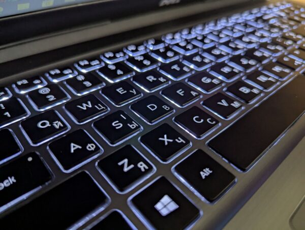 Ноутбук Б-клас Dell Inspiron 5567 / 15.6" (1366x768) TN / Intel Core i5-7200U (2 (4) ядра по 2.5 - 3.1 GHz) / 8 GB DDR4 / 240 GB SSD / Intel HD Graphics 620 / WebCam / Windows 10 - Зображення 6