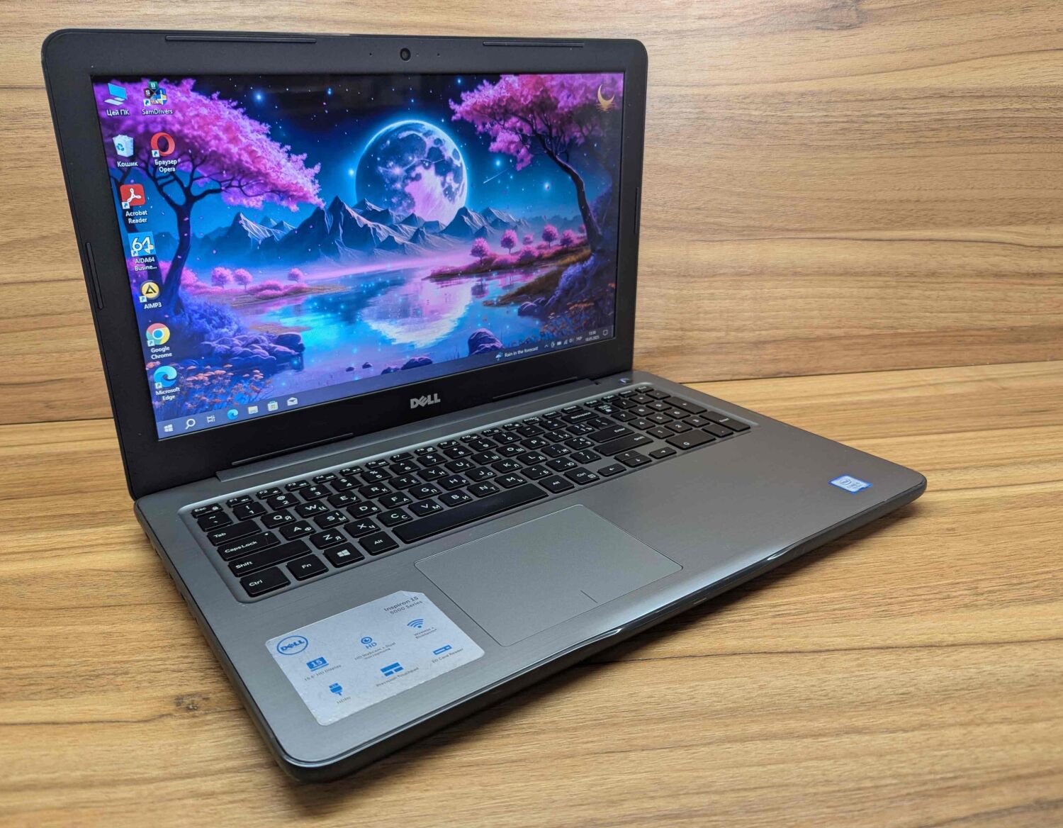 Ноутбук Б-клас Dell Inspiron 5567 / 15.6" (1366x768) TN / Intel Core i5-7200U (2 (4) ядра по 2.5 - 3.1 GHz) / 8 GB DDR4 / 240 GB SSD / Intel HD Graphics 620 / WebCam / Windows 10 - Зображення 4