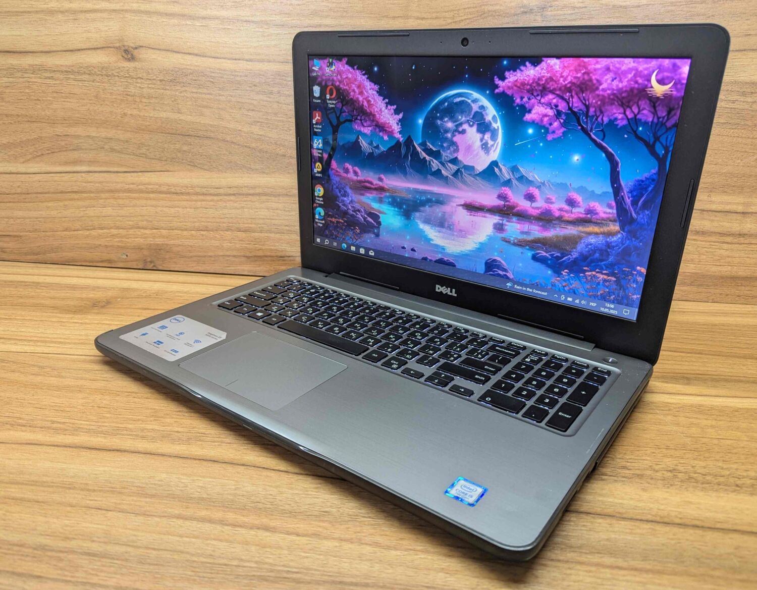 Ноутбук Б-клас Dell Inspiron 5567 / 15.6" (1366x768) TN / Intel Core i5-7200U (2 (4) ядра по 2.5 - 3.1 GHz) / 8 GB DDR4 / 240 GB SSD / Intel HD Graphics 620 / WebCam / Windows 10 - Зображення 5