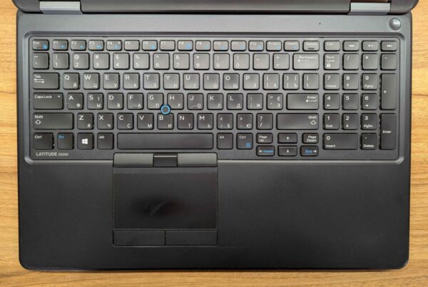 Ноутбук Б-клас Dell Latitude E5550 / 15.6" (1920x1080) IPS / Intel Core i5-5300U (2 (4) ядра по 2.3 - 2.9 GHz) / 8 GB DDR3 / 240 GB SSD / Intel HD Graphics 5500 / WebCam / Windows 10 - Зображення 3