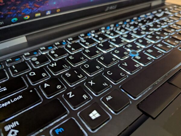 Ноутбук Б-клас Dell Latitude E5550 / 15.6" (1920x1080) IPS / Intel Core i5-5300U (2 (4) ядра по 2.3 - 2.9 GHz) / 8 GB DDR3 / 240 GB SSD / Intel HD Graphics 5500 / WebCam / Windows 10 - Зображення 6