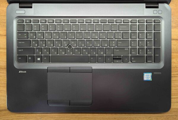 Ноутбук Б-клас HP zBook 15u G3 / 15.6" (1920x1080) IPS / Intel Core i7-6500U (2 (4) ядра по 2.5 - 3.1 GHz) / 8 GB DDR4 / 256 GB SSD / AMD FirePro W4190M, 2 GB GDDR5, 128-bit / WebCam / Fingerprint / Windows 10 - Зображення 4