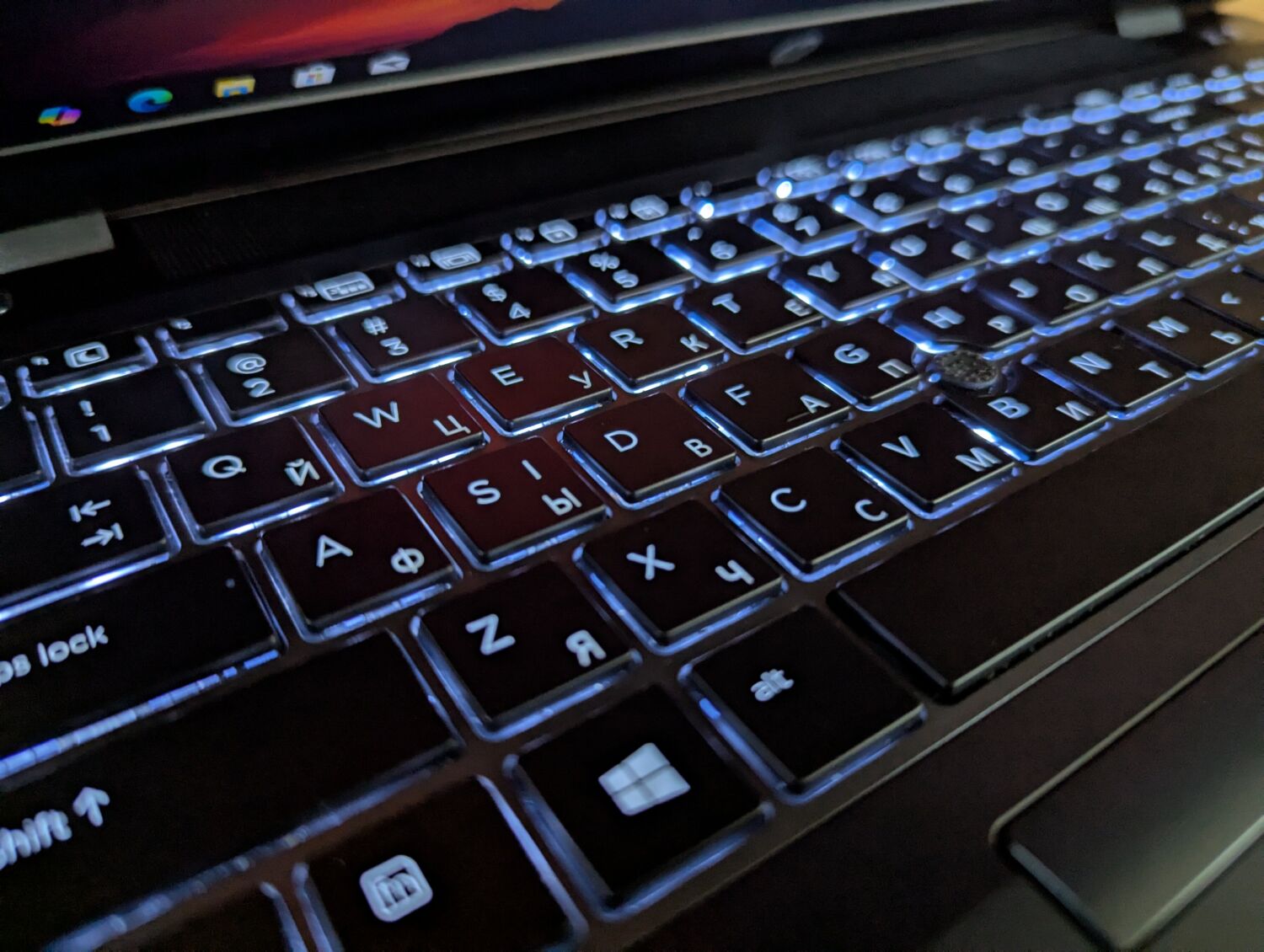 Ноутбук Б-клас HP zBook 15u G3 / 15.6" (1920x1080) IPS / Intel Core i7-6500U (2 (4) ядра по 2.5 - 3.1 GHz) / 8 GB DDR4 / 256 GB SSD / AMD FirePro W4190M, 2 GB GDDR5, 128-bit / WebCam / Fingerprint / Windows 10 - Зображення 7