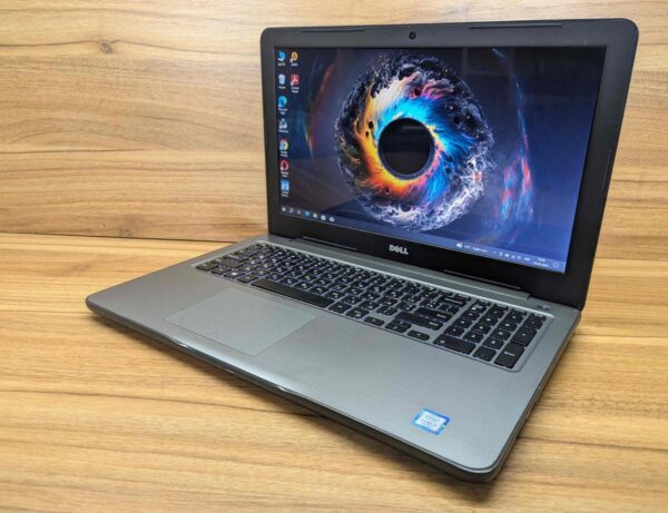Ноутбук Dell Inspiron 5567 / 15.6" (1366x768) TN / Intel Core i5-7200U (2 (4) ядра по 2.5 - 3.1 GHz) / 8 GB DDR4 / 240 GB SSD / Intel HD Graphics 620 / WebCam / Windows 10 - Зображення 5