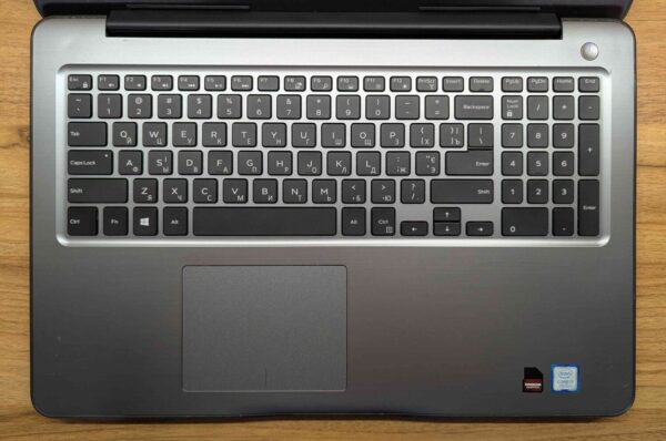 Ноутбук Dell Inspiron 5567 / 15.6" (1920x1080) IPS / Intel Core i7-7500U (2 (4) ядра по 2.7 - 3.5 GHz) / 16 GB DDR4 / 480 GB SSD / AMD Radeon R7 M445, 4 GB GDDR5, 64-bit / WebCam / HDMI / Windows 10 - Зображення 3