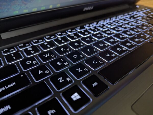 Ноутбук Dell Inspiron 5567 / 15.6" (1920x1080) IPS / Intel Core i7-7500U (2 (4) ядра по 2.7 - 3.5 GHz) / 16 GB DDR4 / 500 GB SSD / AMD Radeon R7 M440, 4 GB DDR3, 64-bit / WebCam / Windows 10 - Зображення 6