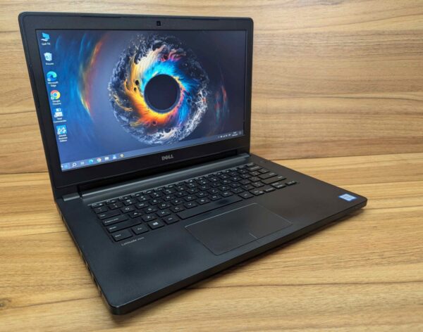Ноутбук Dell Latitude 3470 / 14" (1366x768) TN / Intel Core i5-6200U (2 (4) ядра по 2.3 - 2.8 GHz) / 8 GB DDR3 / 240 GB SSD / Intel HD Graphics 520 / VGA / WebCam / Windows 10 - Зображення 4