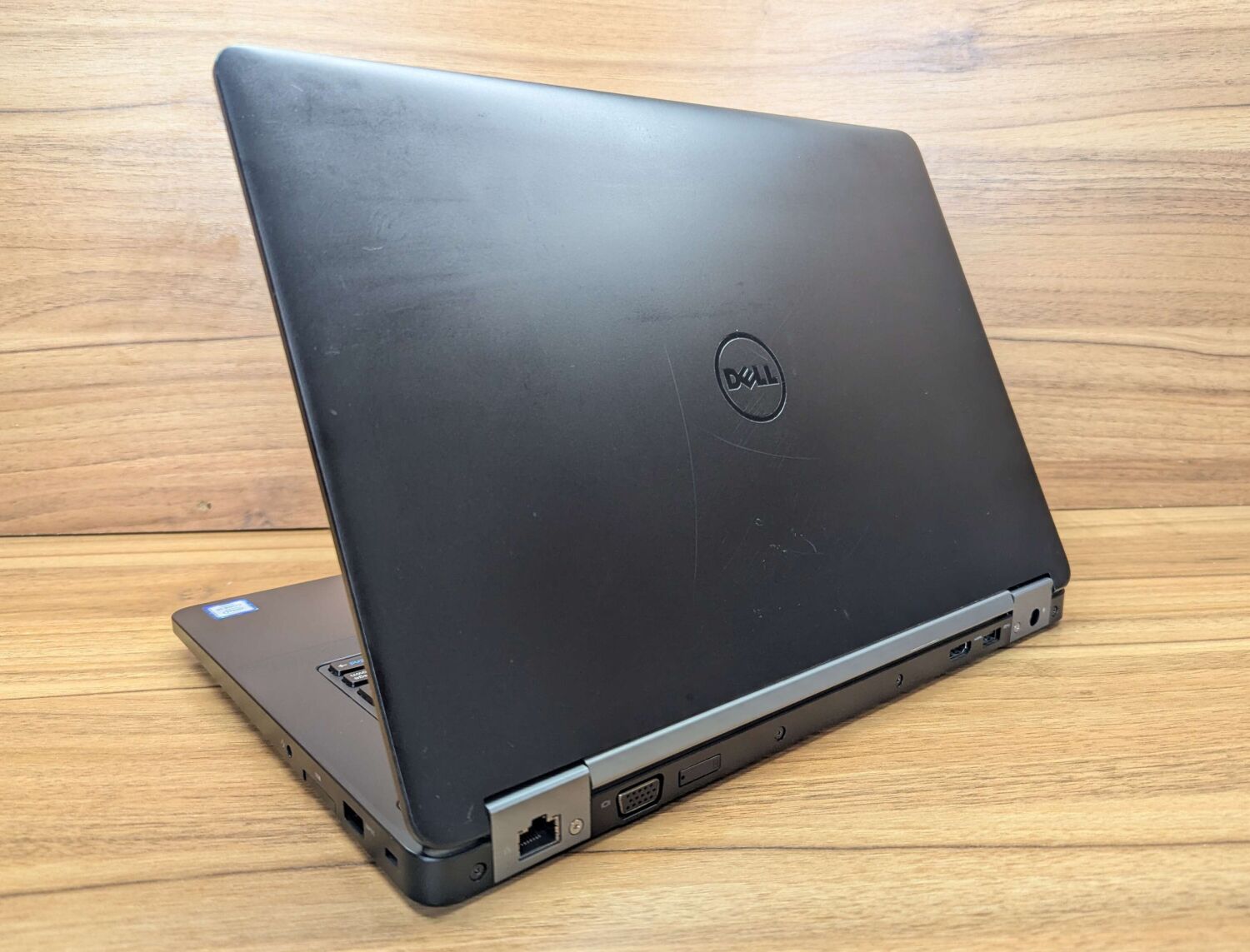 Ноутбук Dell Latitude E5470 / 14" (1920x1080) IPS / Intel Core i5-6200U (2 (4) ядра по 2.3 - 2.8 GHz) / 8 GB DDR4 / 240 GB SSD / Intel HD Graphics 520 / WebCam / Windows 10 - Зображення 6