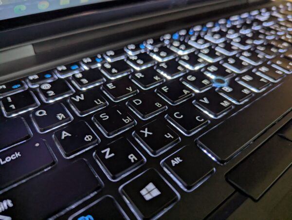 Ноутбук Dell Latitude E5550 / 15.6" (1366x768) TN Touch / Intel Core i5-5300U (2 (4) ядра по 2.3 - 2.9 GHz) / 8 GB DDR3 / 240 GB SSD / Intel HD Graphics 5500 / WebCam / Windows 10 - Зображення 6