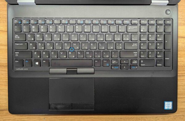 Ноутбук Dell Latitude E5570 / 15.6" (1920x1080) IPS / Intel Core i7-6600U (2 (4) ядра по 2.6 - 3.4 GHz) / 16 GB DDR4 / 500 GB SSD / AMD Radeon R7 M360, 2 GB DDR3, 64-bit / WebCam / Windows 10 - Зображення 3