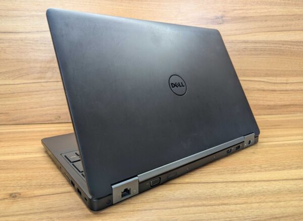 Ноутбук Dell Latitude E5570 / 15.6" (1920x1080) IPS / Intel Core i7-6820HQ (4 (8) ядра по 2.7 - 3.6 GHz) / 16 GB DDR4 / 512 GB SSD / AMD Radeon R7 M370, 2 GB GDDR5, 128-bit / WebCam / Windows 10 - Зображення 7