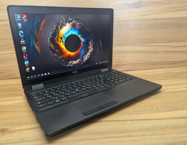 Ноутбук Dell Latitude E5570 / 15.6" (1920x1080) IPS / Intel Core i7-6820HQ (4 (8) ядра по 2.7 - 3.6 GHz) / 16 GB DDR4 / 512 GB SSD / AMD Radeon R7 M370, 2 GB GDDR5, 128-bit / WebCam / Windows 10 - Зображення 4