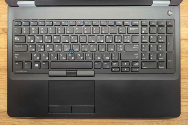 Ноутбук Dell Latitude E5570 / 15.6" (1920x1080) IPS / Intel Core i7-6820HQ (4 (8) ядра по 2.7 - 3.6 GHz) / 16 GB DDR4 / 512 GB SSD / AMD Radeon R7 M370, 2 GB GDDR5, 128-bit / WebCam / Windows 10 - Зображення 3