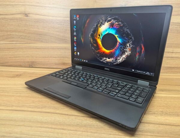 Ноутбук Dell Latitude E5570 / 15.6" (1920x1080) IPS / Intel Core i7-6820HQ (4 (8) ядра по 2.7 - 3.6 GHz) / 16 GB DDR4 / 512 GB SSD / AMD Radeon R7 M370, 2 GB GDDR5, 128-bit / WebCam / Windows 10 - Зображення 5