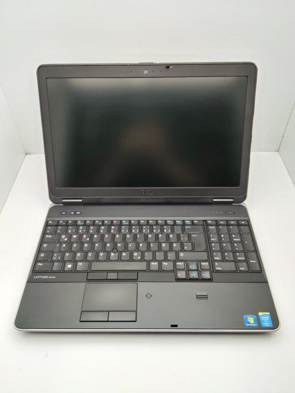 Ноутбук Dell Latitude E6540 / 15.6" (1366x768) TN / Intel Core i7-4810MQ (4 (8) ядра по 2.8 - 3.8 GHz) / 8 GB DDR3 / 240 GB SSD / Intel HD Graphics 4600 / WebCam - Зображення 2