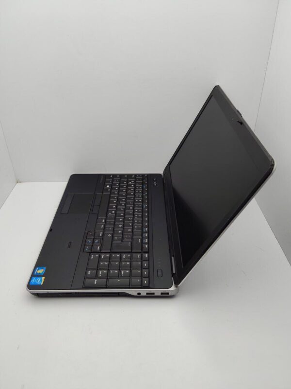 Ноутбук Dell Latitude E6540 / 15.6" (1366x768) TN / Intel Core i7-4810MQ (4 (8) ядра по 2.8 - 3.8 GHz) / 8 GB DDR3 / 240 GB SSD / Intel HD Graphics 4600 / WebCam - Зображення 6