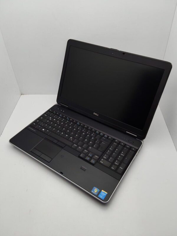Ноутбук Dell Latitude E6540 / 15.6" (1366x768) TN / Intel Core i7-4810MQ (4 (8) ядра по 2.8 - 3.8 GHz) / 8 GB DDR3 / 240 GB SSD / Intel HD Graphics 4600 / WebCam - Зображення 4