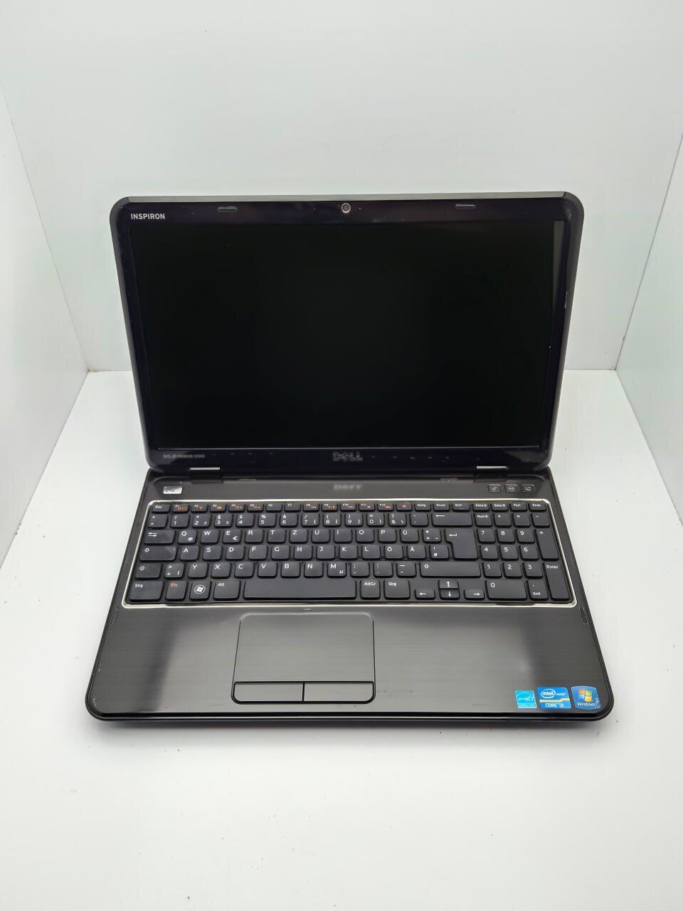 Ноутбук Dell N5110M / 15.6" (1366x768) TN / Intel Core i3-2350M (2 (4) ядра по 2.3 GHz) / 6 GB DDR3 / 320 GB HDD / nVidia GeForce GT 525M, 1 GB GDDR3, 128-bit / WebCam - Зображення 2
