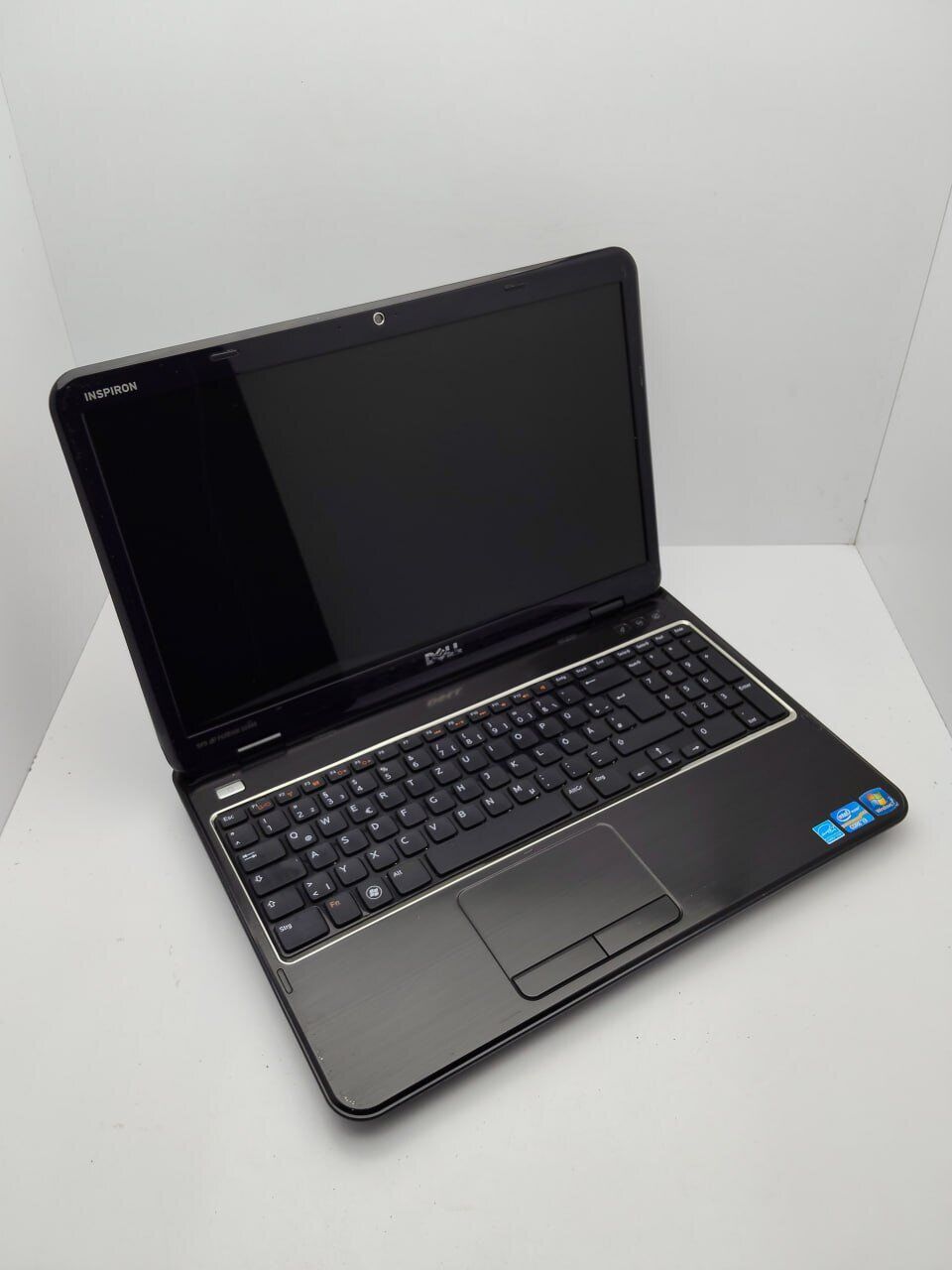 Ноутбук Dell N5110M / 15.6" (1366x768) TN / Intel Core i3-2350M (2 (4) ядра по 2.3 GHz) / 6 GB DDR3 / 320 GB HDD / nVidia GeForce GT 525M, 1 GB GDDR3, 128-bit / WebCam - Зображення 3