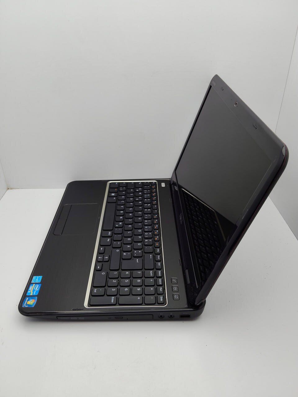 Ноутбук Dell N5110M / 15.6" (1366x768) TN / Intel Core i3-2350M (2 (4) ядра по 2.3 GHz) / 6 GB DDR3 / 320 GB HDD / nVidia GeForce GT 525M, 1 GB GDDR3, 128-bit / WebCam - Зображення 6