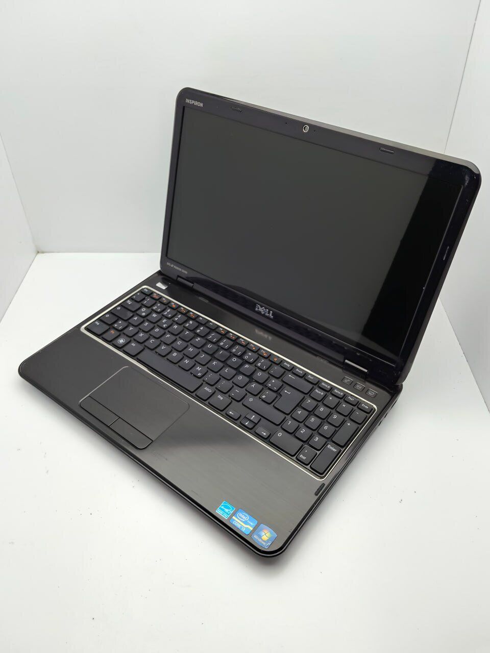 Ноутбук Dell N5110M / 15.6" (1366x768) TN / Intel Core i3-2350M (2 (4) ядра по 2.3 GHz) / 6 GB DDR3 / 320 GB HDD / nVidia GeForce GT 525M, 1 GB GDDR3, 128-bit / WebCam - Зображення 4