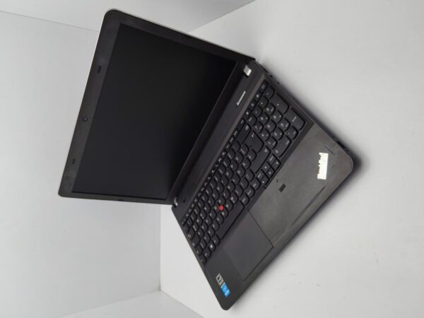 Ноутбук Lenovo E540 / 15.6" (1366x768) TN / Intel Core i5-4300M (2 (4) ядра по 2.6 - 3.3 GHz) / 6 GB DDR3 / 500 GB HDD / Intel HD Graphics 4600 / WebCam - Зображення 4