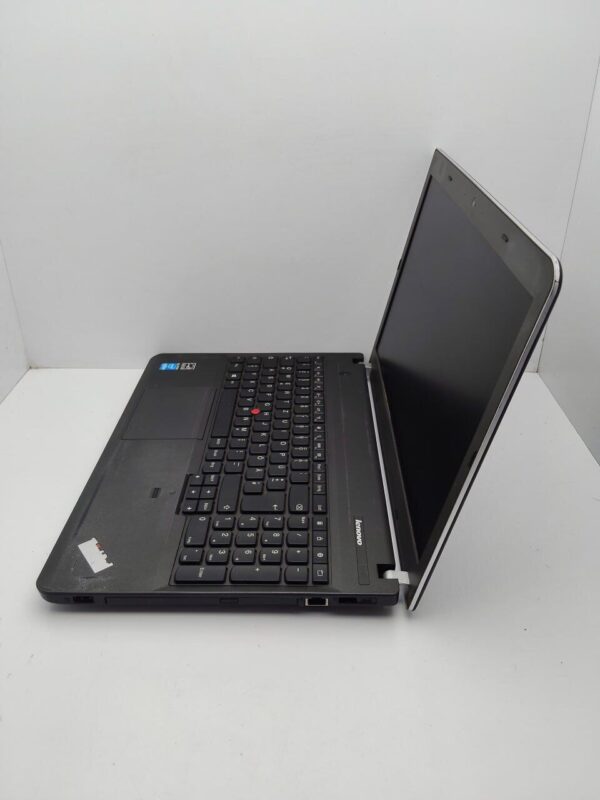 Ноутбук Lenovo E540 / 15.6" (1366x768) TN / Intel Core i5-4300M (2 (4) ядра по 2.6 - 3.3 GHz) / 6 GB DDR3 / 500 GB HDD / Intel HD Graphics 4600 / WebCam - Зображення 6