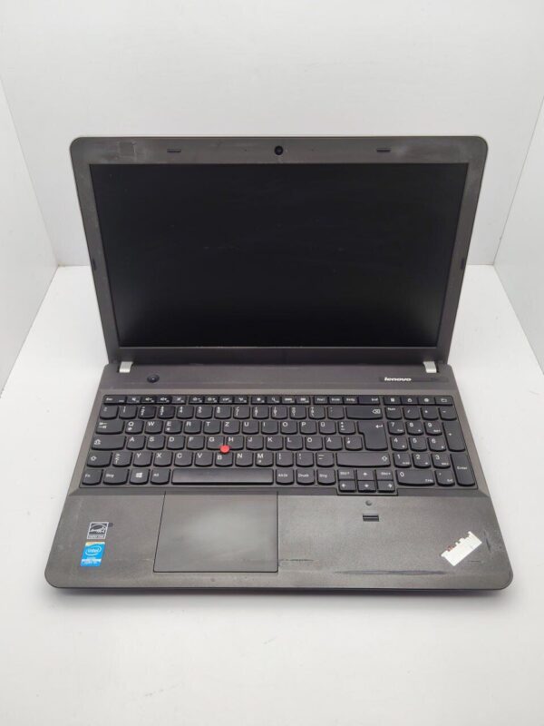 Ноутбук Lenovo E540 / 15.6" (1366x768) TN / Intel Core i5-4300M (2 (4) ядра по 2.6 - 3.3 GHz) / 6 GB DDR3 / 500 GB HDD / Intel HD Graphics 4600 / WebCam - Зображення 2