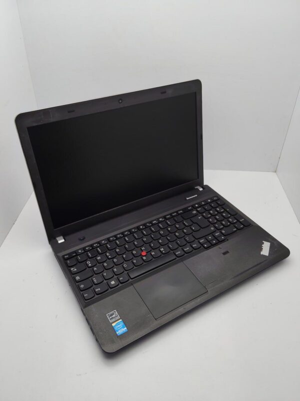 Ноутбук Lenovo E540 / 15.6" (1366x768) TN / Intel Core i5-4300M (2 (4) ядра по 2.6 - 3.3 GHz) / 6 GB DDR3 / 500 GB HDD / Intel HD Graphics 4600 / WebCam - Зображення 3