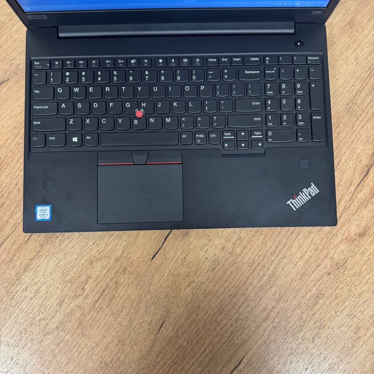 Ноутбук Lenovo ThinkPad E580 / 15.6" (1366x768) TN / Intel Core i5-7200U (2 (4) ядра по 2.5 - 3.1 GHz) / 8 GB DDR4 / 180 GB SSD / Intel UHD Graphics 620 / WebCam - Зображення 7