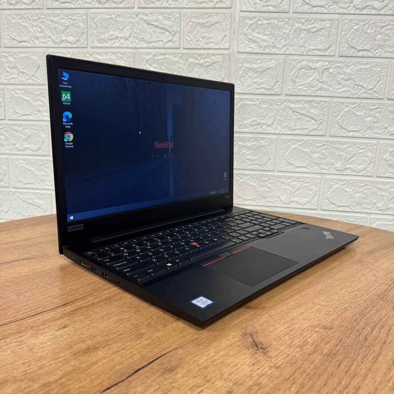 Ноутбук Lenovo ThinkPad E580 / 15.6" (1366x768) TN / Intel Core i5-7200U (2 (4) ядра по 2.5 - 3.1 GHz) / 8 GB DDR4 / 180 GB SSD / Intel UHD Graphics 620 / WebCam - Зображення 4