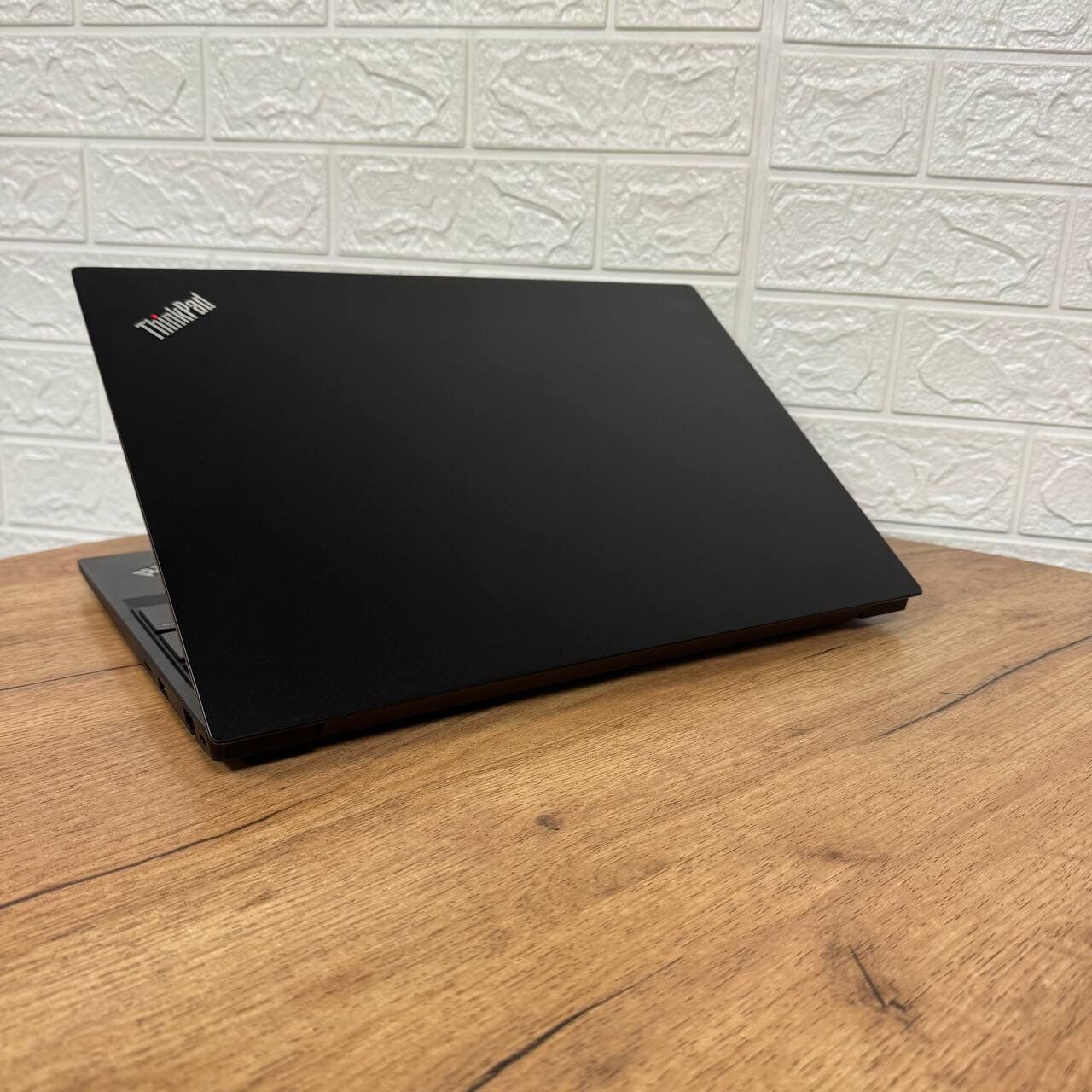 Ноутбук Lenovo ThinkPad E580 / 15.6" (1366x768) TN / Intel Core i5-7200U (2 (4) ядра по 2.5 - 3.1 GHz) / 8 GB DDR4 / 180 GB SSD / Intel UHD Graphics 620 / WebCam - Зображення 6
