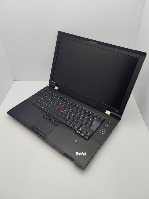 Ноутбук Lenovo ThinkPad L520 / 15.6" (1366x768) TN / Intel Core i5-2520M (2 (4) ядра по 2.5 - 3.2 GHz) / 6 GB DDR3 / 650 GB HDD / Intel HD Graphics 3000 / WebCam - Зображення 4