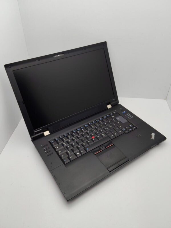 Ноутбук Lenovo ThinkPad L520 / 15.6" (1366x768) TN / Intel Core i7-2820QM (4 (8) ядра по 2.3 - 3.4 GHz) / 8 GB DDR3 / 240 GB SSD / Intel HD Graphics 4000 / WebCam - Зображення 3