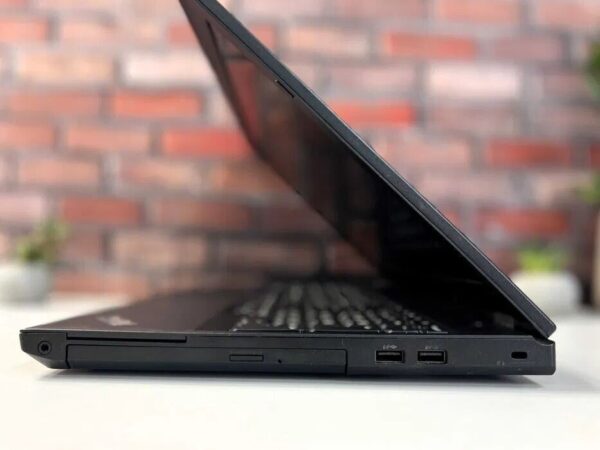 Ноутбук Lenovo ThinkPad L570 / 15.6" (1920x1080) IPS / Intel Core i5-6300U (2 (4) ядра по 2.4 - 3.0 GHz) / 16 GB DDR4 / 512 GB SSD / Intel HD Graphics 520 / WebCam / Win 10 Pro - Зображення 5