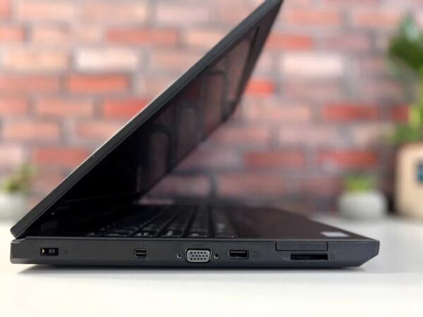 Ноутбук Lenovo ThinkPad L570 / 15.6" (1920x1080) IPS / Intel Core i5-6300U (2 (4) ядра по 2.4 - 3.0 GHz) / 16 GB DDR4 / 512 GB SSD / Intel HD Graphics 520 / WebCam / Win 10 Pro - Зображення 4