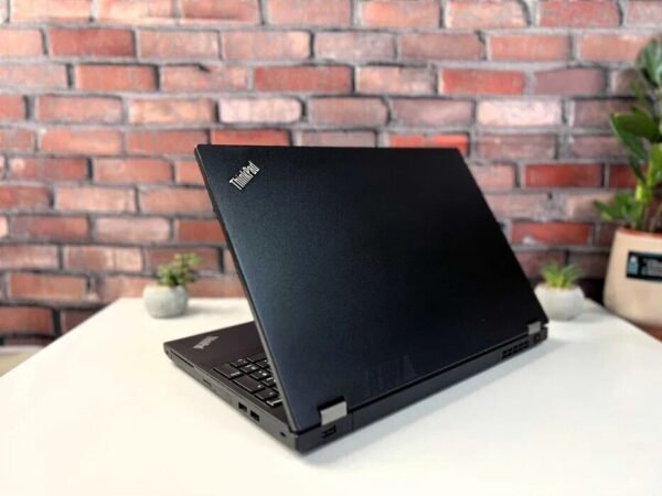 Ноутбук Lenovo ThinkPad L570 / 15.6" (1920x1080) IPS / Intel Core i5-6300U (2 (4) ядра по 2.4 - 3.0 GHz) / 16 GB DDR4 / 512 GB SSD / Intel HD Graphics 520 / WebCam / Win 10 Pro - Зображення 7