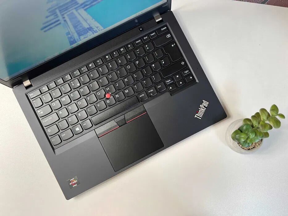 Ноутбук Lenovo ThinkPad T495 / 14" (1366x768) TN / AMD Ryzen 5 Pro 3500U (4 (8) ядра по 2.1 - 3.7 GHz) / 16 GB DDR4 / 256 GB SSD / AMD Radeon RX Vega 8 Graphics / WebCam / Win 10 Pro - Зображення 3