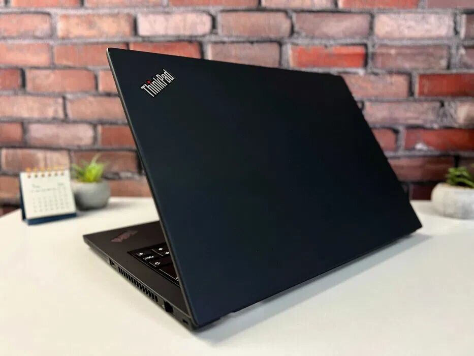 Ноутбук Lenovo ThinkPad T495 / 14" (1366x768) TN / AMD Ryzen 5 Pro 3500U (4 (8) ядра по 2.1 - 3.7 GHz) / 16 GB DDR4 / 256 GB SSD / AMD Radeon RX Vega 8 Graphics / WebCam / Win 10 Pro - Зображення 6