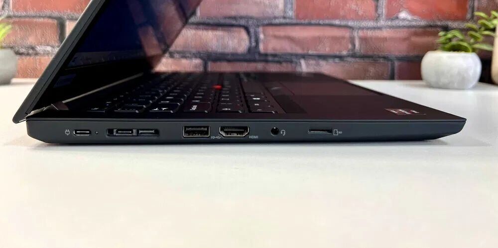 Ноутбук Lenovo ThinkPad T495 / 14" (1366x768) TN / AMD Ryzen 5 Pro 3500U (4 (8) ядра по 2.1 - 3.7 GHz) / 16 GB DDR4 / 256 GB SSD / AMD Radeon RX Vega 8 Graphics / WebCam / Win 10 Pro - Зображення 4