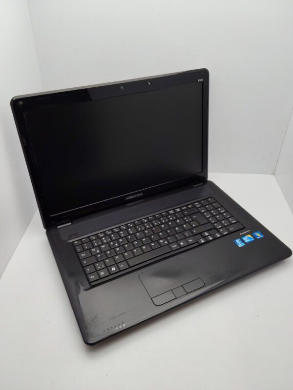 Ноутбук Medion Akoya E7216 / 17.3" (1600x900) TN / Intel Core i3-380M (2 (4) ядра по 2.53 GHz) / 6 GB DDR3 / 500 GB HDD / Intel HD Graphics / WebCam / АКБ не тримає - Зображення 3