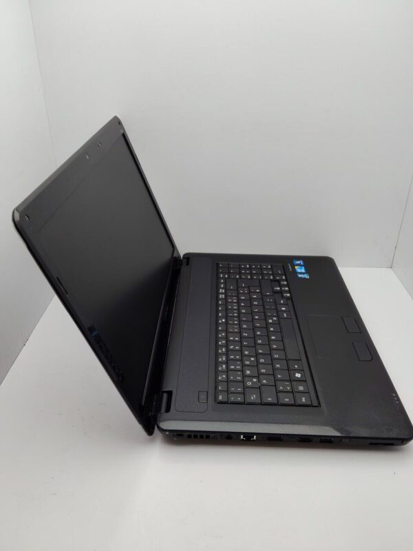 Ноутбук Medion Akoya E7216 / 17.3" (1600x900) TN / Intel Core i3-380M (2 (4) ядра по 2.53 GHz) / 6 GB DDR3 / 500 GB HDD / Intel HD Graphics / WebCam / АКБ не тримає - Зображення 5