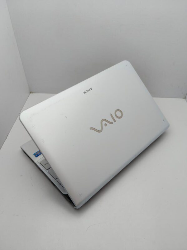 Ноутбук Sony SV1512 / 15.6 (1366x768) TN / Intel Core i5-3210M (2 (4) ядра по 2.5 - 3.1 GHz) / 6 GB DDR3 / 650 GB HDD / AMD Radeon HD 7600M, 1 GB GDDR3, 64-bit / WebCam - Зображення 8