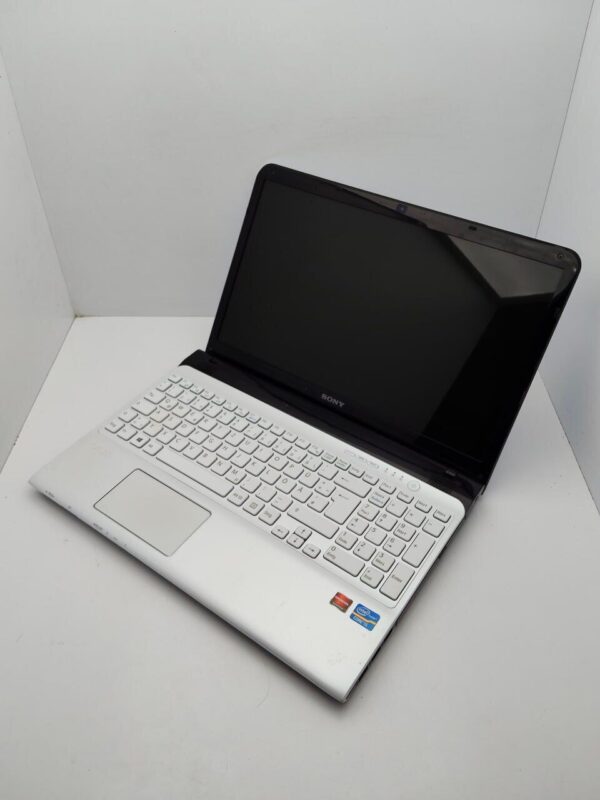 Ноутбук Sony SV1512 / 15.6 (1366x768) TN / Intel Core i5-3210M (2 (4) ядра по 2.5 - 3.1 GHz) / 6 GB DDR3 / 650 GB HDD / AMD Radeon HD 7600M, 1 GB GDDR3, 64-bit / WebCam - Зображення 4