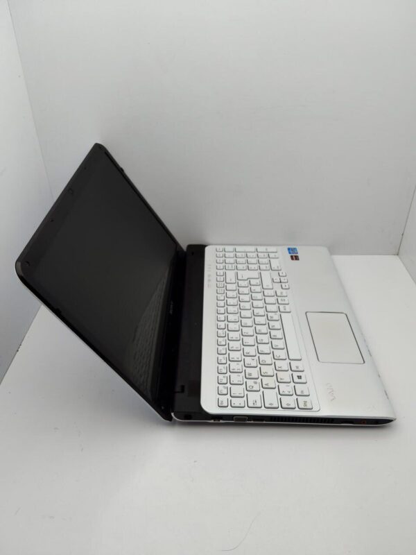 Ноутбук Sony SV1512 / 15.6 (1366x768) TN / Intel Core i5-3210M (2 (4) ядра по 2.5 - 3.1 GHz) / 6 GB DDR3 / 650 GB HDD / AMD Radeon HD 7600M, 1 GB GDDR3, 64-bit / WebCam - Зображення 5